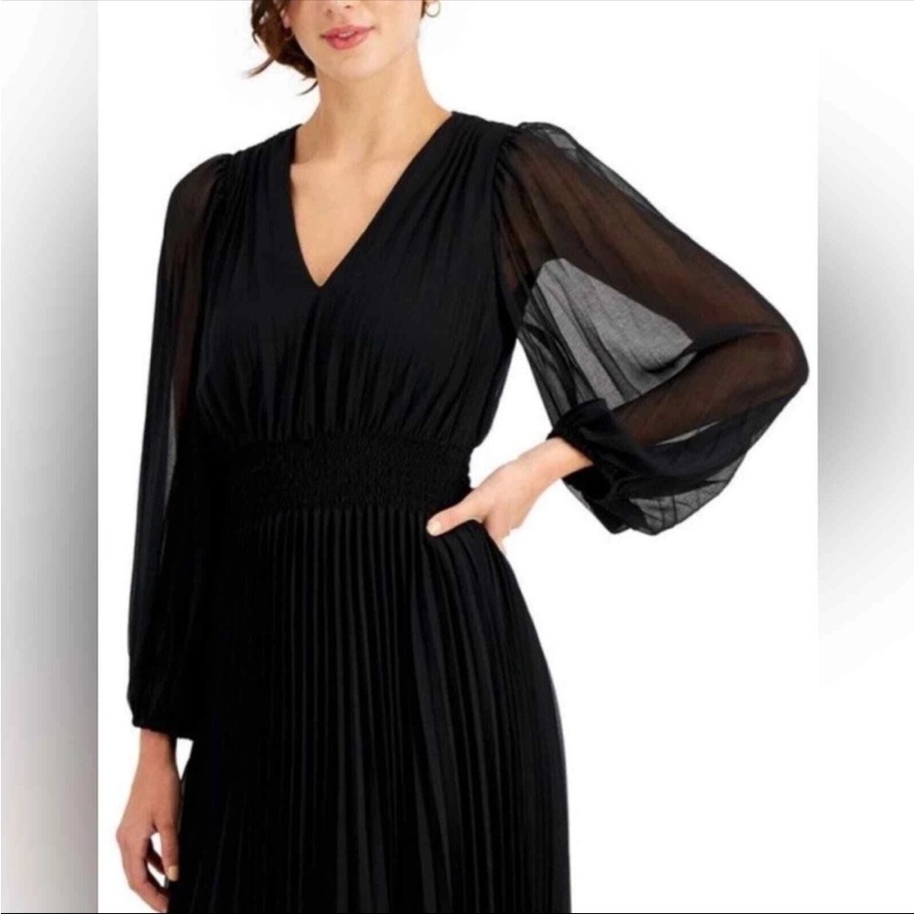 NWOT Just Taylor Elegant Black V-Neck Dress